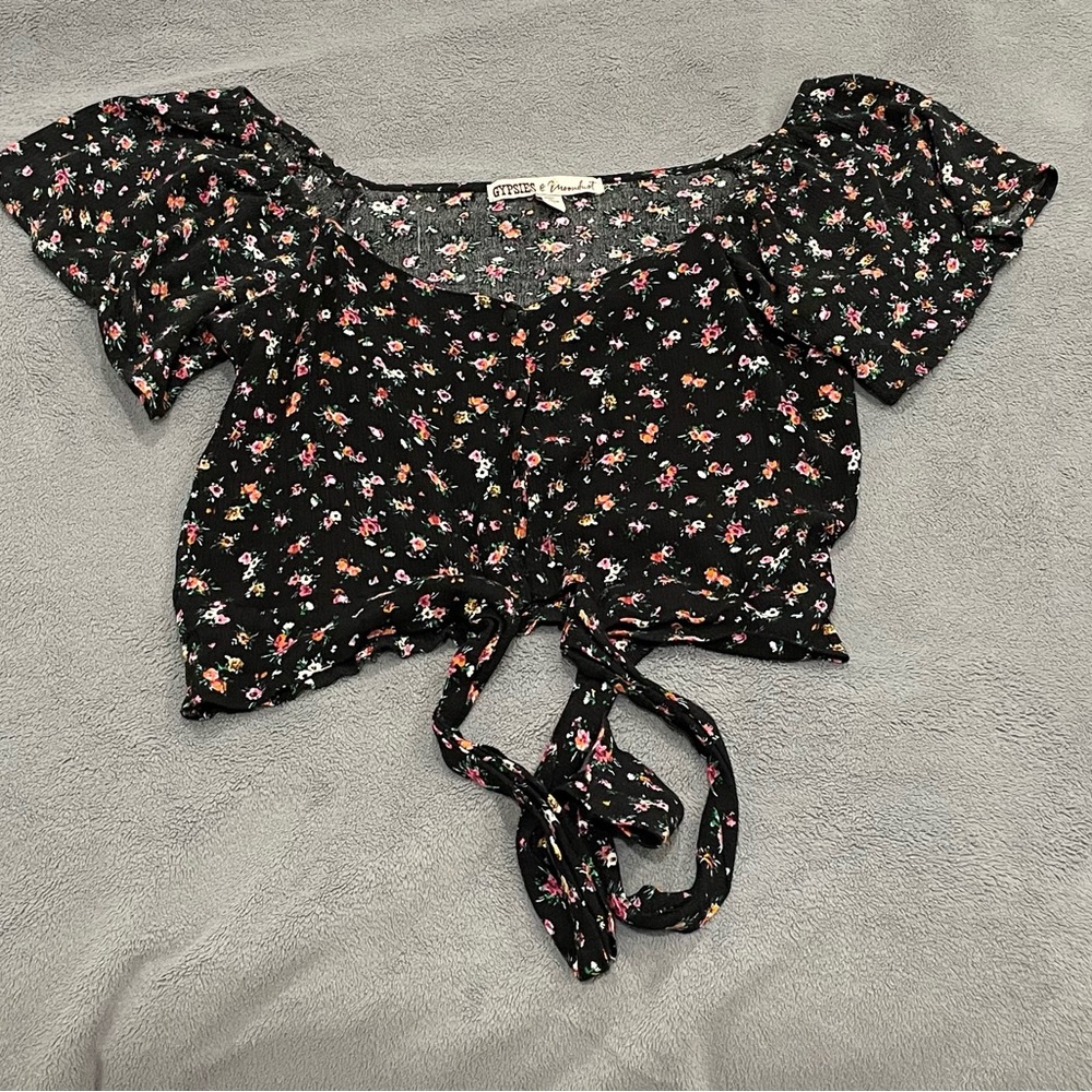 Black floral cropped blouse
